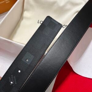 Louis Vuitton Men's Belt